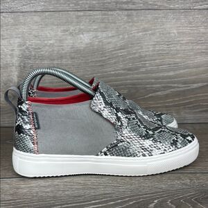 Hey Dude Peyton Snake Grey Women’s Sz 7 Python Print Pull On Ankle Boot Sneakers
